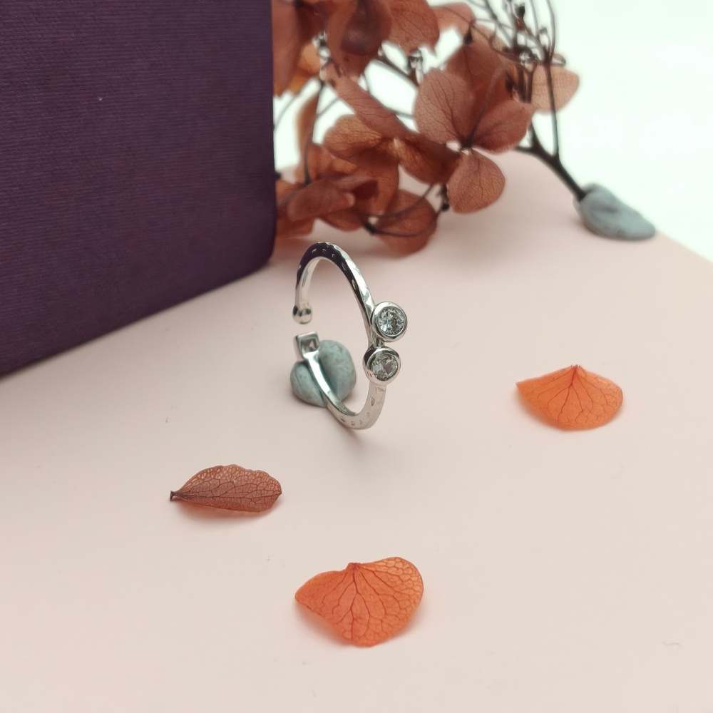 Classic Soltaire Glow Ring