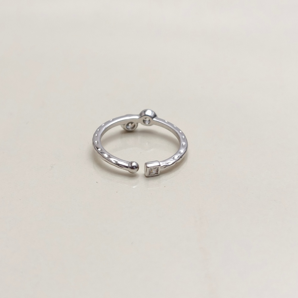 Classic Soltaire Glow Ring