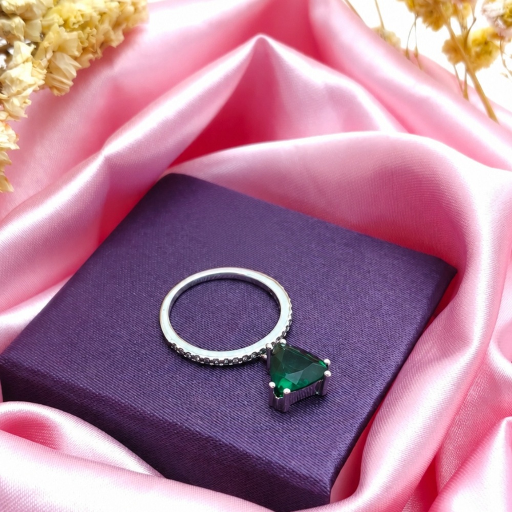 Royal Emerald 925 Silver Ring